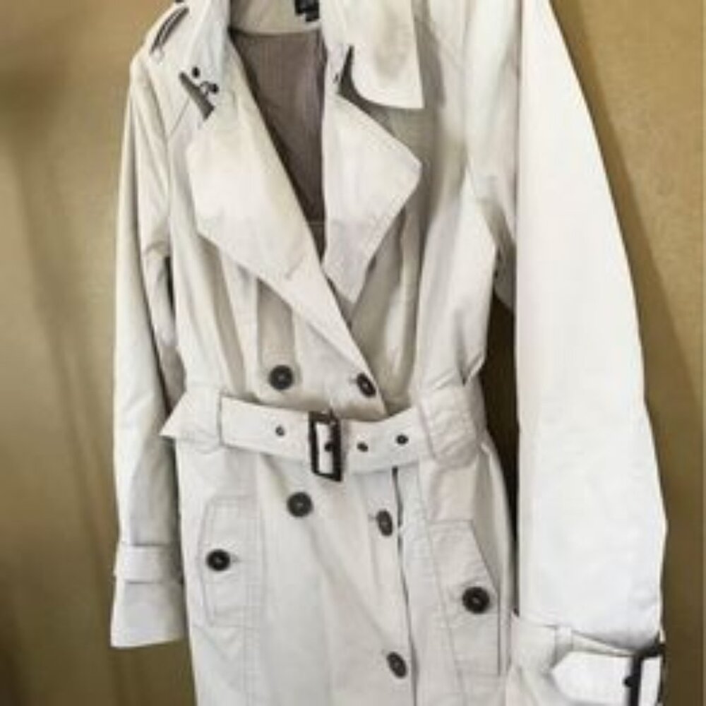 C&A Yessica Pure belted trench coat! Women’s Size EUR 40:US size 8 in like new c